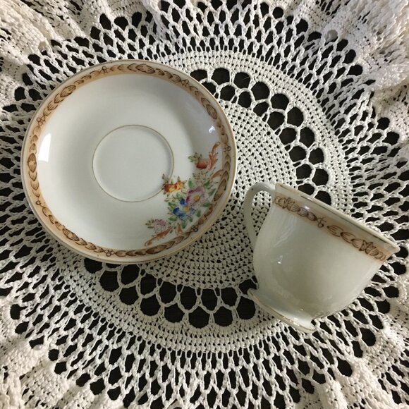 Minature Made In Japan Floral and Gold Teacup & Saucer Set - Picture 8 of 16